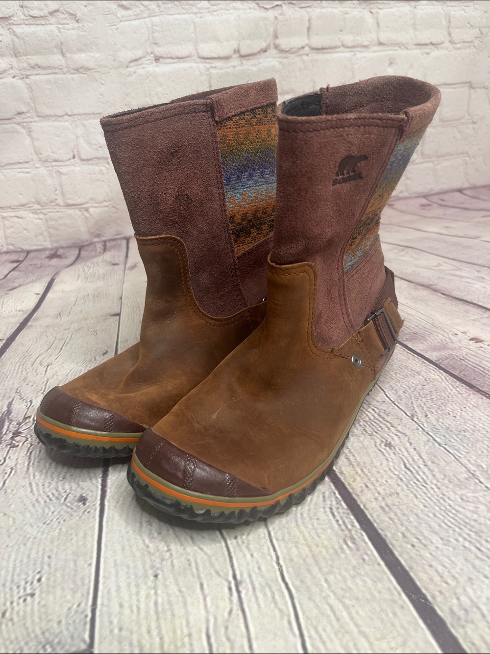 Sorel Slimshortie Leather Boot with Woven accent